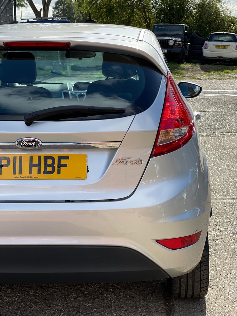 FORD FIESTA 1.4 Zetec 5dr 2011