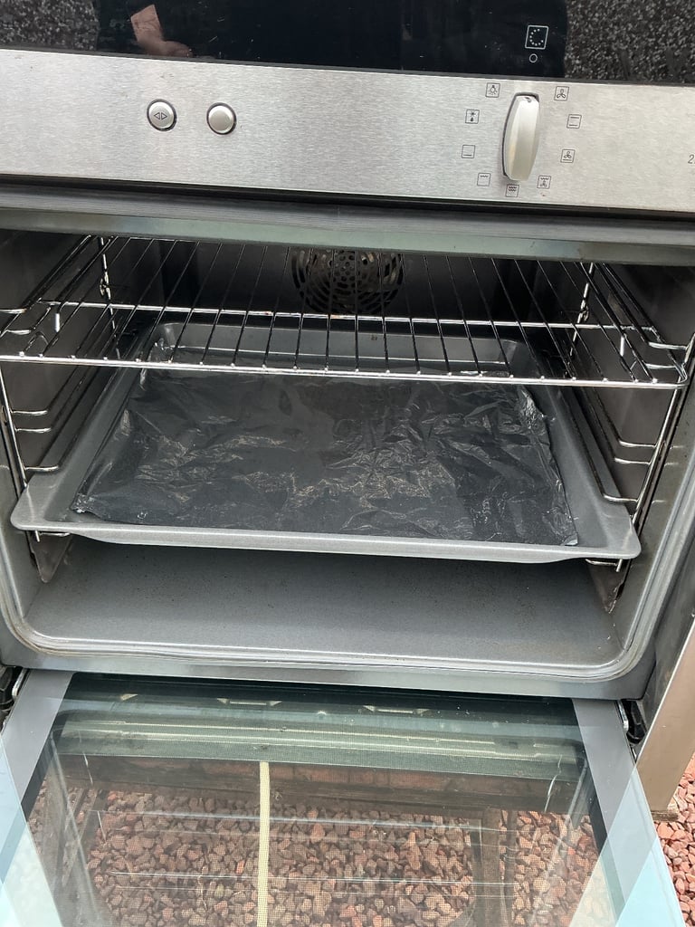 Neff ceramic hob and single oven.