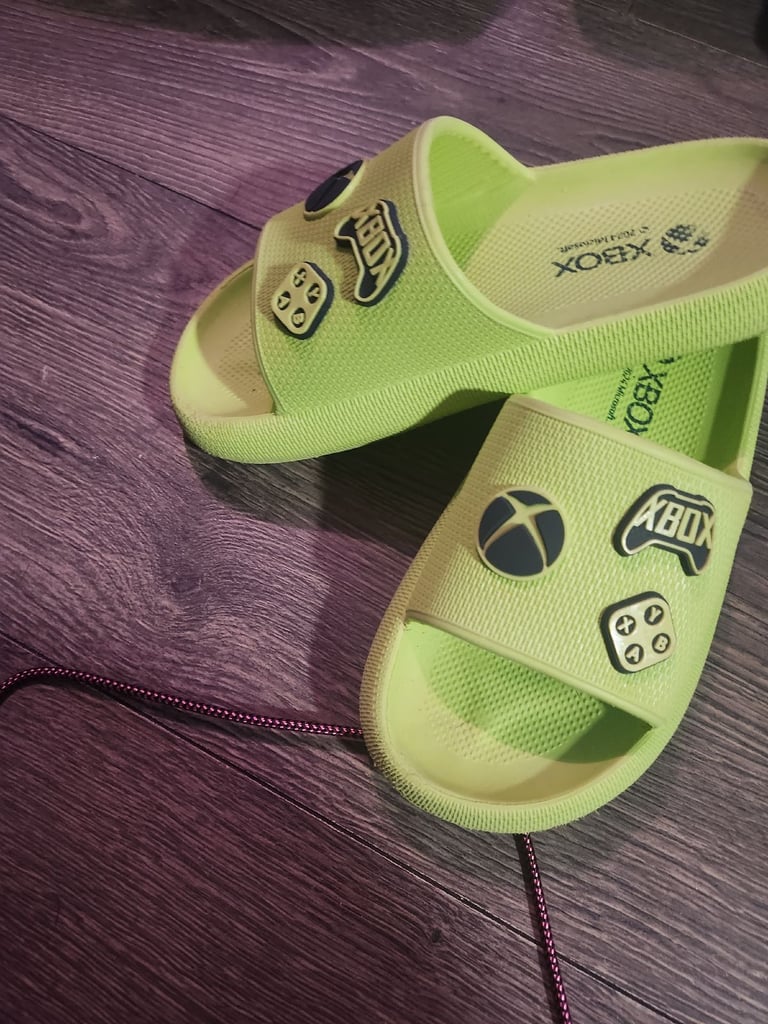 Boys xbox sliders size 1.5 