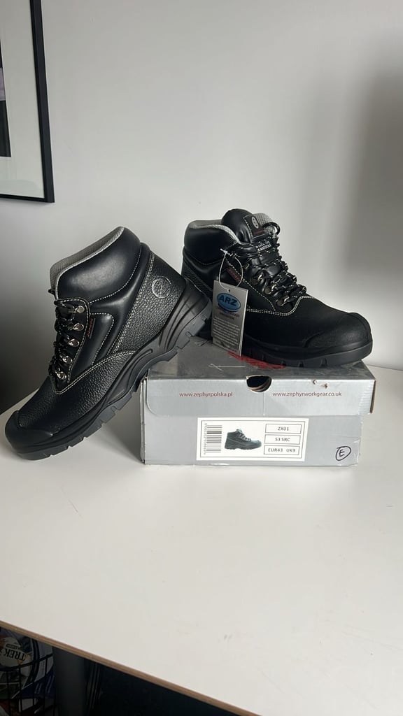 image for ZEPHYR - ZX01 Safety Boots (UK 9)