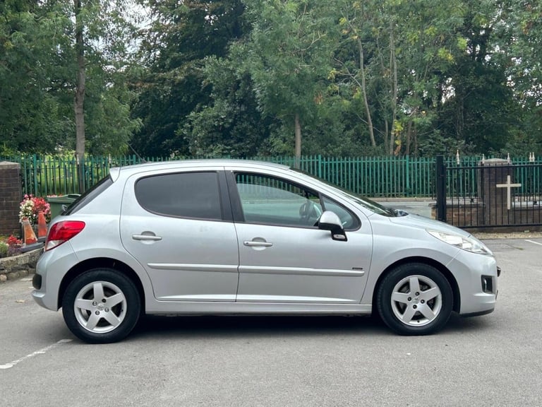 2011 Peugeot 207 1.4 VTi Sportium Euro 5 5dr HATCHBACK Petrol Manual
