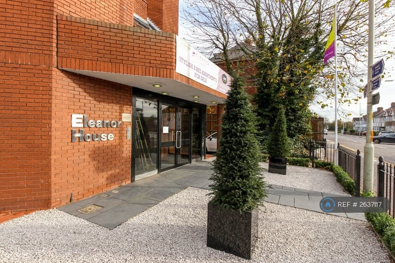 2 bedroom flat in Eleanor House, Waltham Cross, EN8 (2 bed) (#2637117)