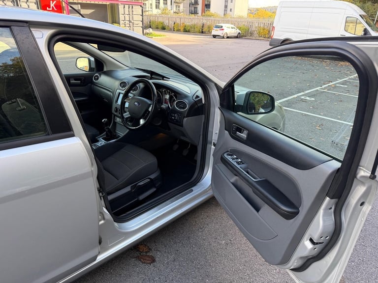 2010 Ford Focus 2.0 Titanium 5dr HATCHBACK PETROL Manual