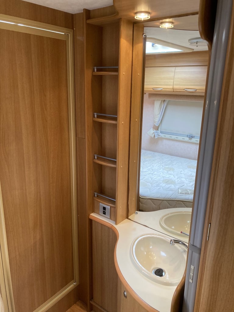 Coachman VIP 430/4 Fixed Bed