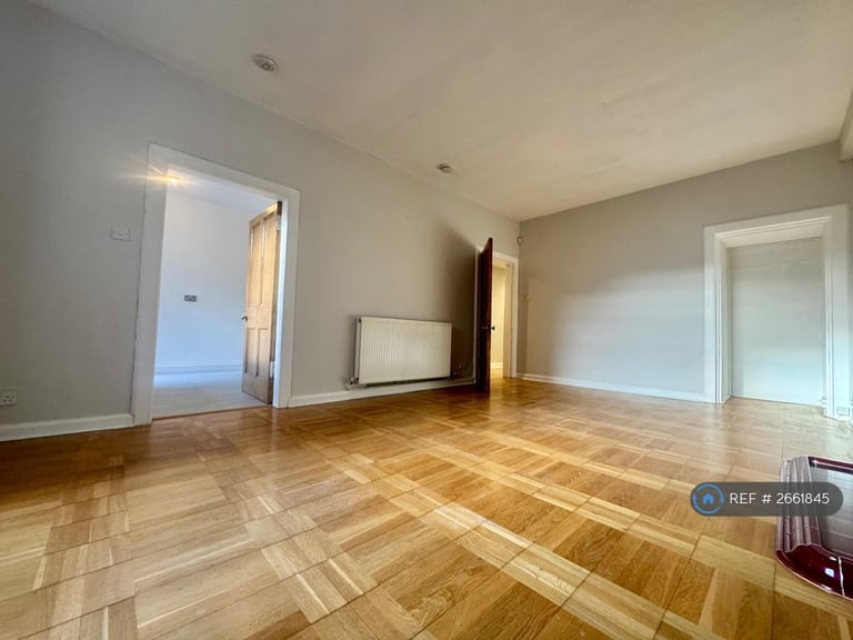 2 bedroom flat in Inverleith Terrace, Edinburgh, EH3 (2 bed) (#2661845)