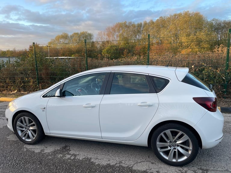 VAUXHALL ASTRA 2.0 CDTI SRI S/S 160 BHP 64 REG 5 DOOR 12 MONTHS MOT TAX £165 LOW INSURANCE 