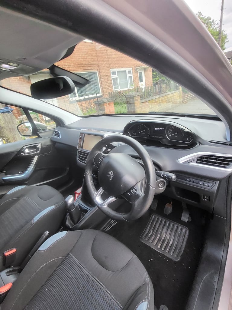 Peugeot, 208, Hatchback, 2013, Manual, 1560 (cc), 5 doors