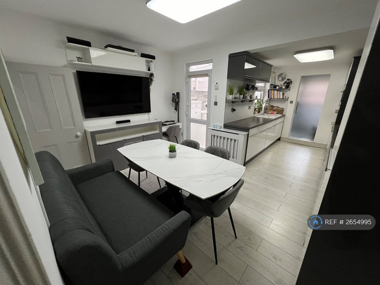 3 bedroom house in Rochester Avenue, Rochester, ME1 (3 bed) (#2654995)