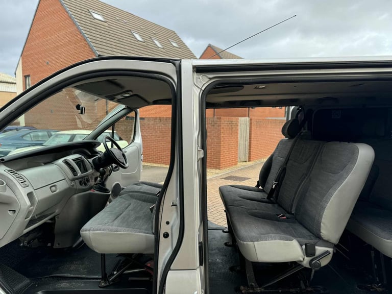 Renault, TRAFIC, 9 Seater MPV, Minibus, People Carrier, 2010, Manual, 2464 (cc), 4 doors