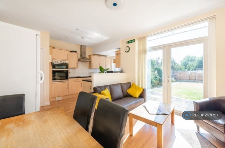 1 bedroom in Drayton Gardens, West Drayton, UB7 (#2671757)