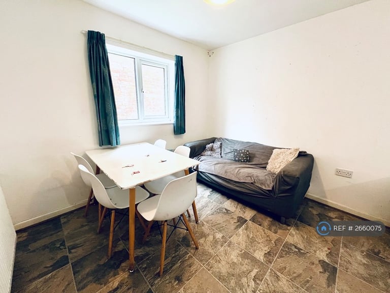 5 bedroom house in Oxford Street, Leamington Spa, CV32 (5 bed) (#2660075)