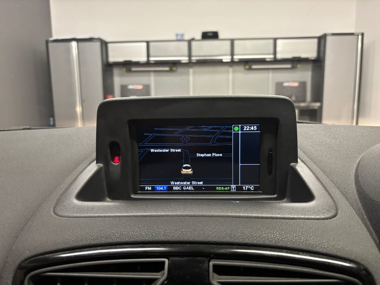 2012 Renault Clio 1.2 16V Dynamique TomTom 5dr HATCHBACK Petrol Manual