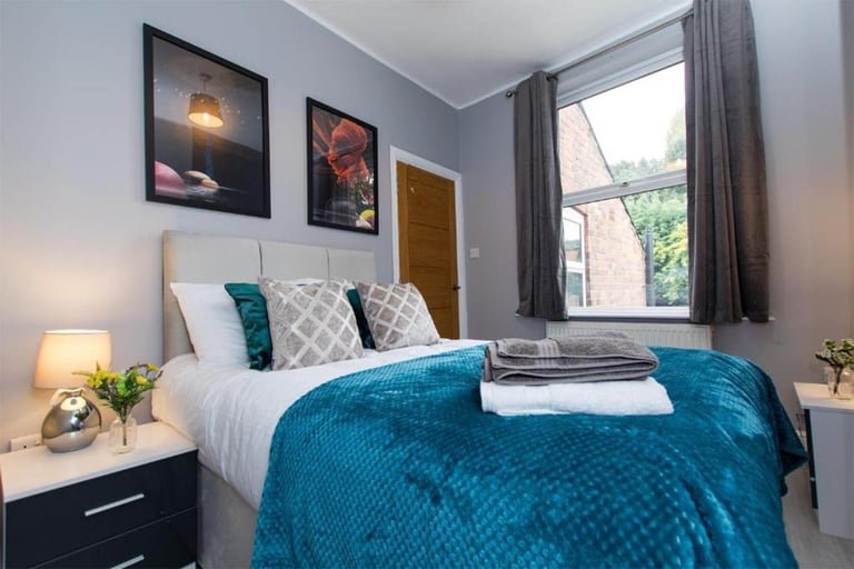 Beautifully Presented 5-Bedroom Terraced Home **COMPANY LET / R2R DEAL**