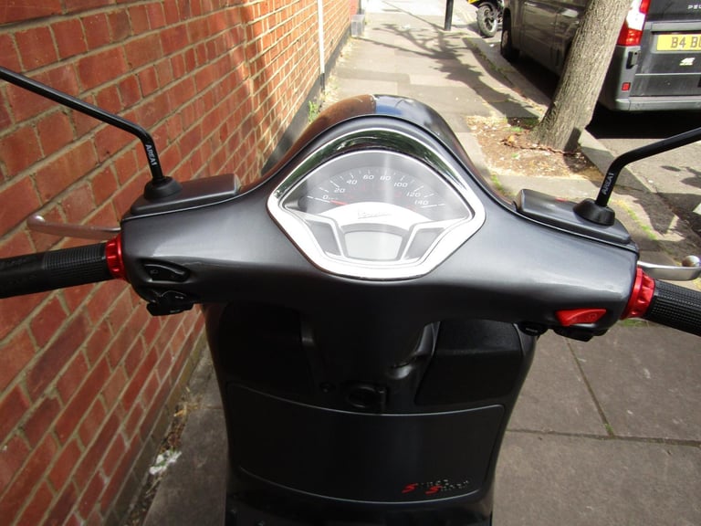 Piaggio Vespa GTS 300 * ONE KEEPER FROM NEW * 9850  MILES* MAT GREY * 