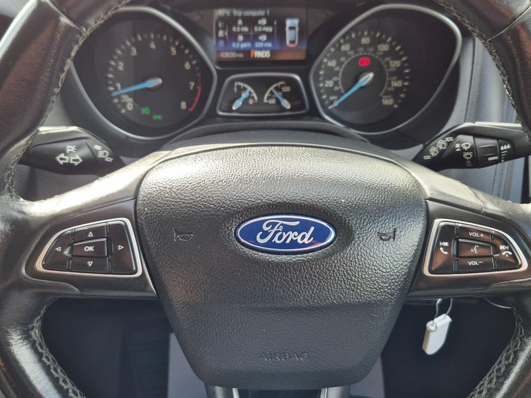 2015 Ford Focus 1.6 Zetec Powershift Euro 6 5dr HATCHBACK Petrol Automatic