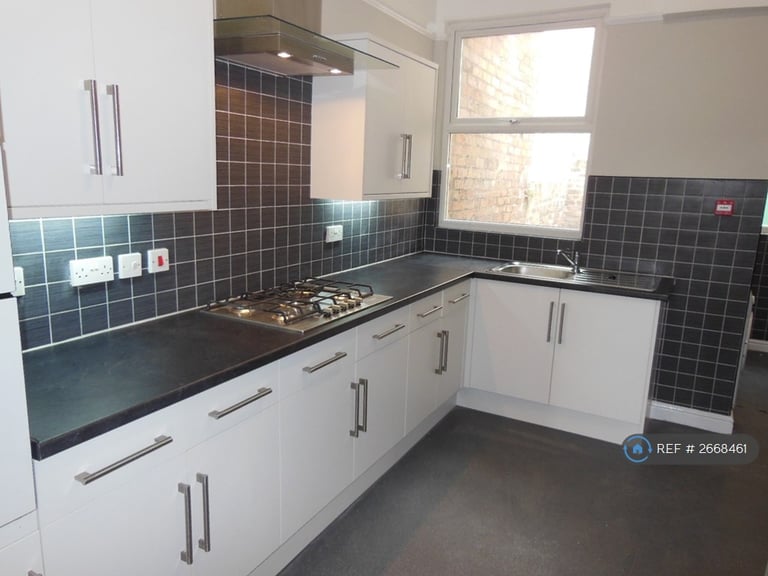 6 bedroom house in Penny Lane, Liverpool, L18 (6 bed) (#2668461)