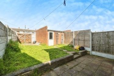 image for BIG MEDIUM ROOM FOR £700pcm, IN HORNCHURCH, RM12 5QJ (BILLS INCLUDED) AVAILABLE STRAIGHTAWAY!