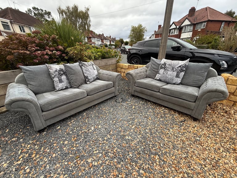 image for Grey Chesterfield 3&2 Sofa Set 