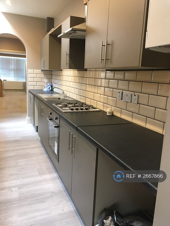 1 bedroom flat in Dimsdale Parade, Newcastle, ST5 (1 bed) (#2667866)