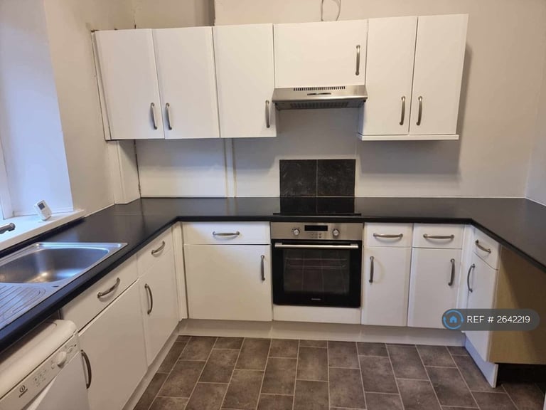 2 bedroom flat in Esslemont Avenue, Aberdeen, AB25 (2 bed) (#2642219)