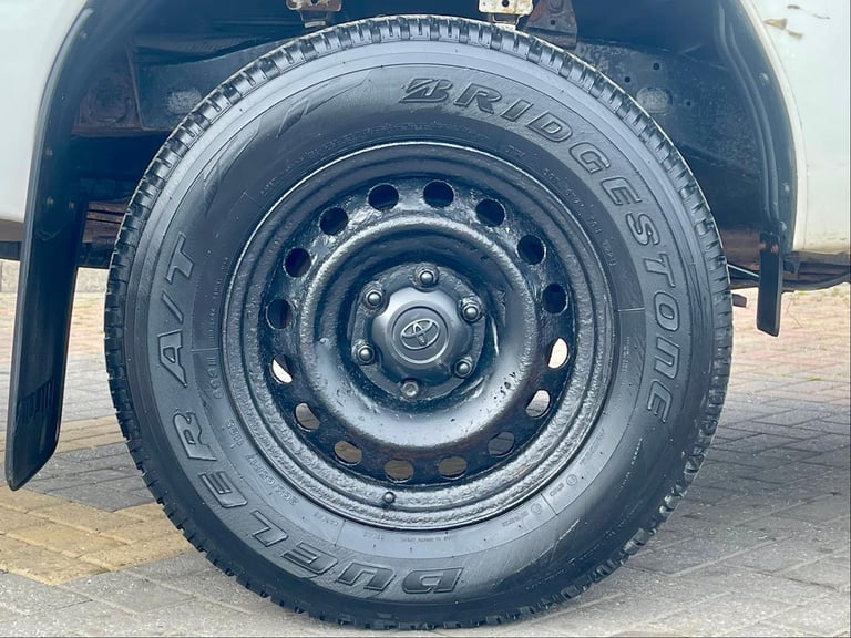 Toyota Hilux D-4D 150 ACTIVE 4WD SINGLE CAB WITH TRUCKMAN TOP