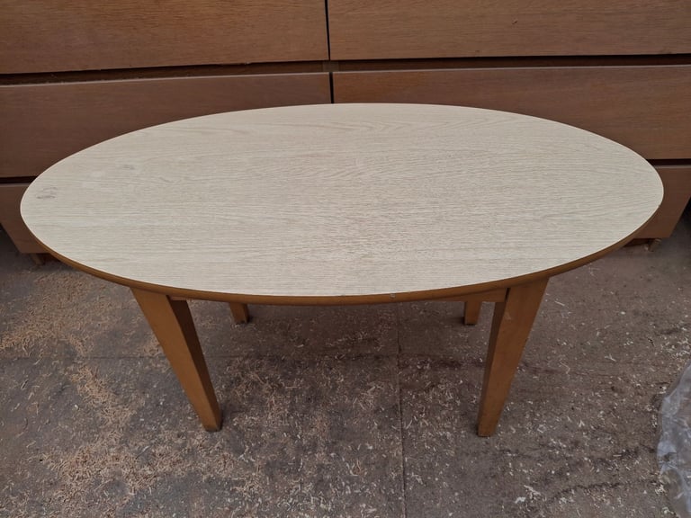 Small but tidy oval coffee table