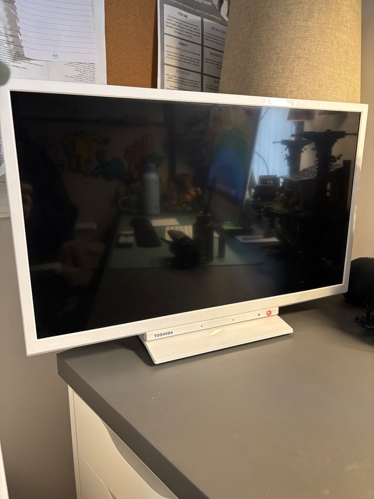 Toshiba 24 inch smart TV HD ready boxed mint condition 