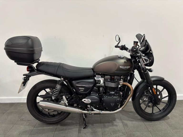 2023 Triumph Speed Twin 900, Low Seat of 765mm, 1,261 Miles, Triumph Top Case