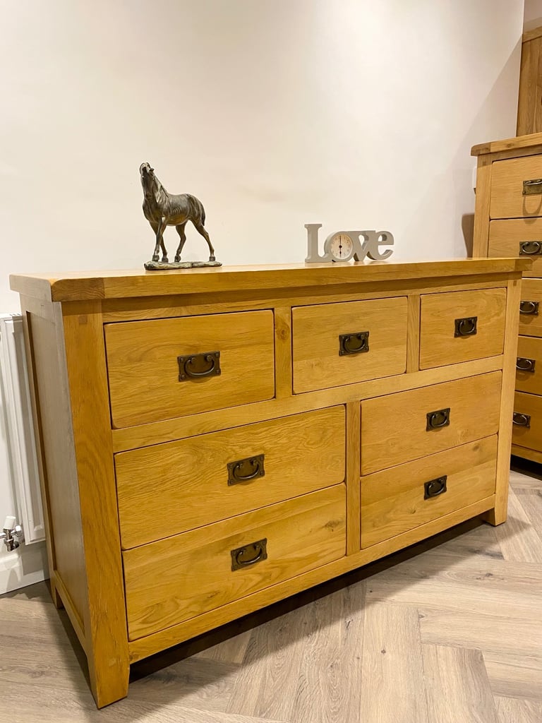 Large Oak Chest of Drawers 