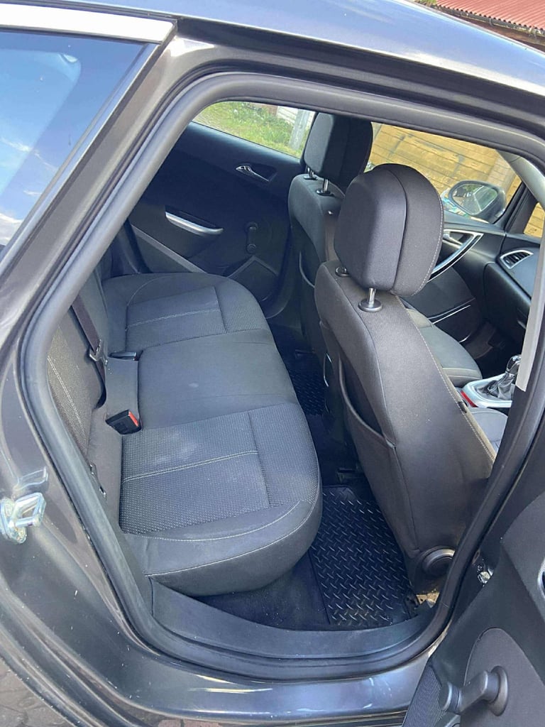 For sale my Vauxhall Astra 2012  2.0 diesel Cdti 