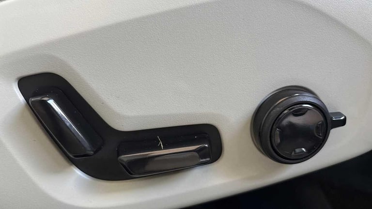 2025 Volvo V60 2.0 T8 [455] PHEV Ultra Dark 5dr AWD Auto ESTATE PETROL/ELECTRIC Automatic