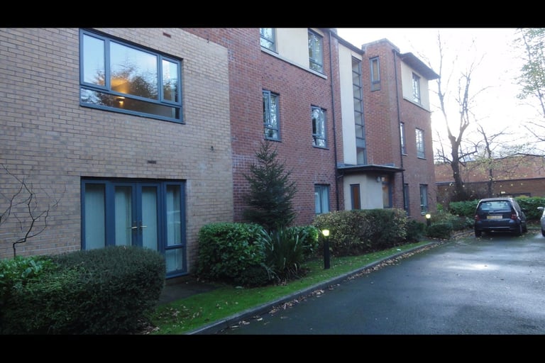 Immaculate ground floor fully-furnished apartment in Victoria Park, Manchester
