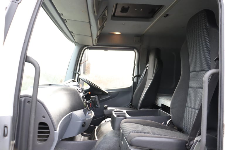 MERCEDES AXOR 1824 4X2 SLEEPER 26FT BOXVAN (2013)