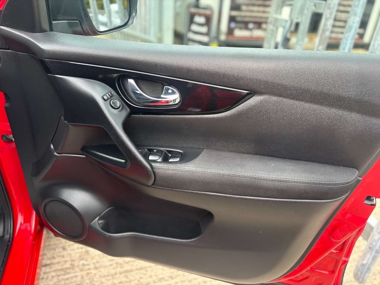 2015 Nissan Qashqai 1.2 Qashqai N-Tec DiG-T 5dr SUV Petrol Manual