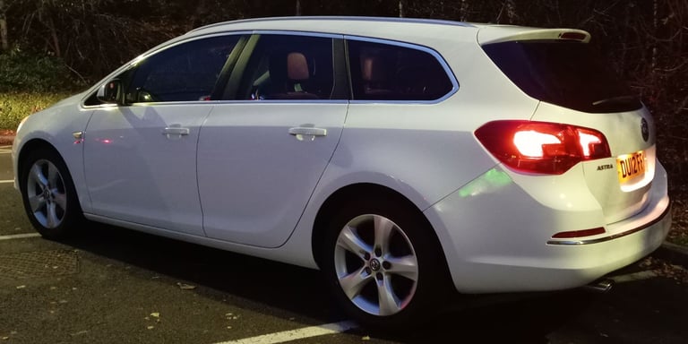 Vauxhall, ASTRA, Estate, 2012, Auto, Automatic, 1956 (cc), 5 doors, 2 Keys
