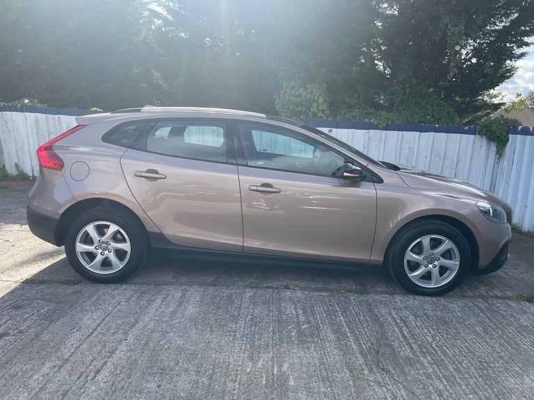 2014 Volvo V40 Cross Country 1.6 D2 CROSS COUNTRY SE AUTOMATIC 5-Door Diesel