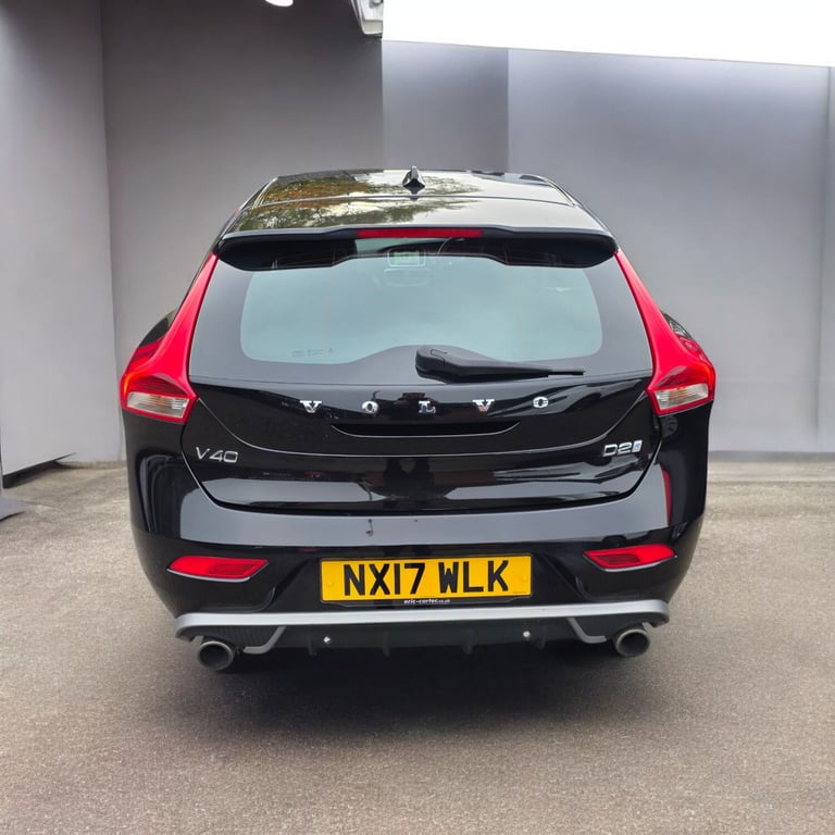 2017 Volvo V40 D2 [120] R DESIGN Nav Plus 5dr HATCHBACK Diesel Manual