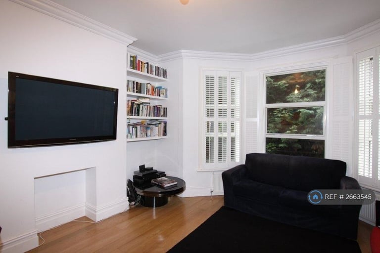 2 bedroom flat in Lewisham, London, SE13 (2 bed) (#2663545)