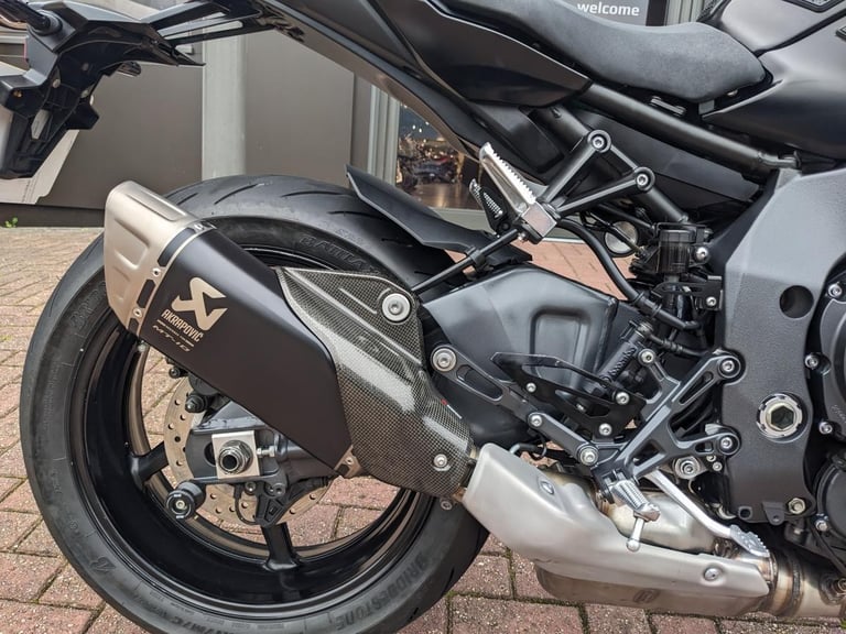 YAMAHA MT-10 2022 - TECH BLACK - AKRAPOVIC - RECENT TYRES - 5 SERVICE ENTRIES