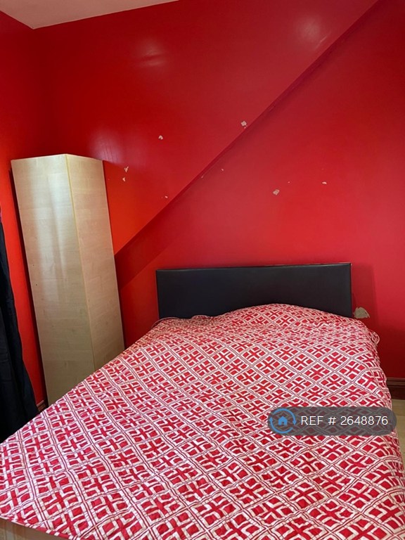 1 bedroom in Leyswood Drive, Greater London, IG2 (#2648876)