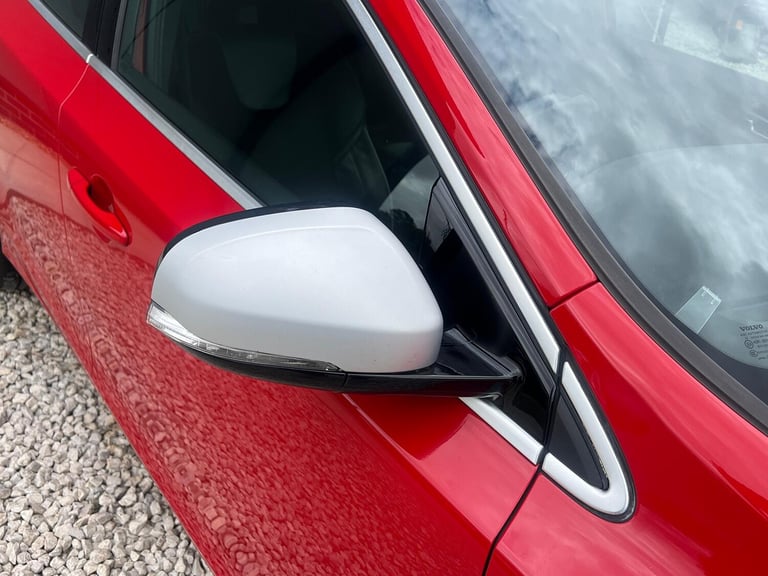 VOLVO V40 1.5 R-Design T3 Red Auto Petrol 2016