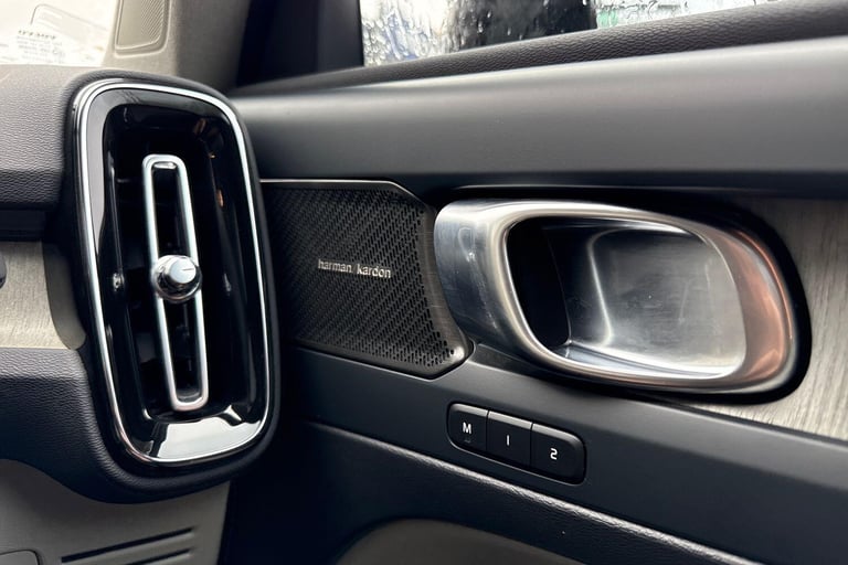 2022 Volvo XC40 2.0 B4 MHEV Ultimate SUV 5dr Petrol Hybrid DCT Auto Euro 6 (s/s) (197 ps) ESTATE ...