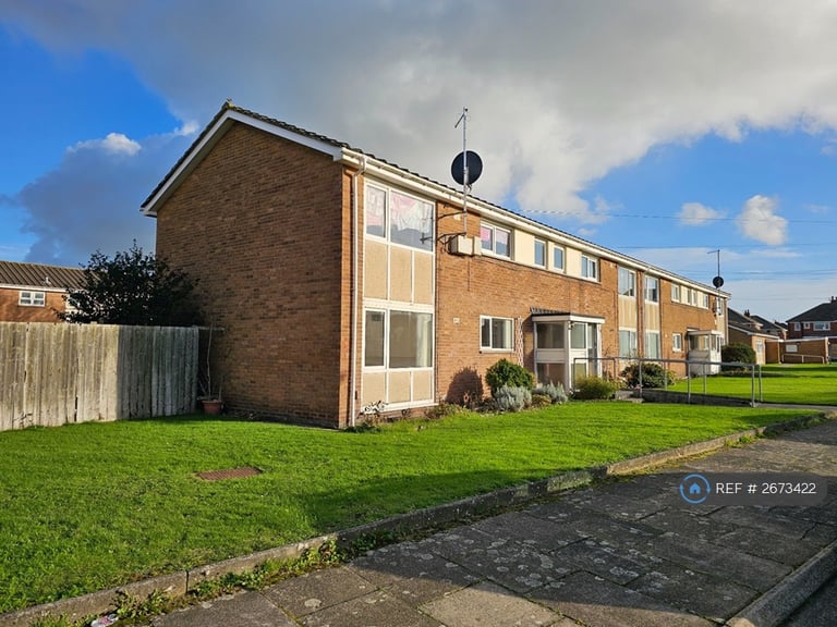 1 bedroom flat in Clayton Crescent, Blackpool, FY4 (1 bed) (#2673422)