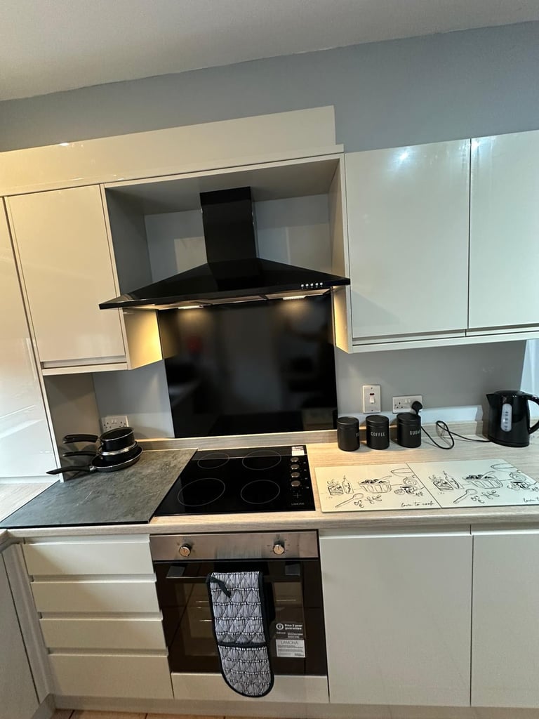 AVAILABLE IMMEDIATELY FURNISHED ROOMS DONEGAL ROAD