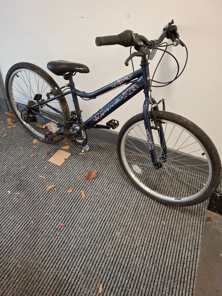 image for Apollo kinx junior hybrid bike 24" wheel age 8 to 12 years old 