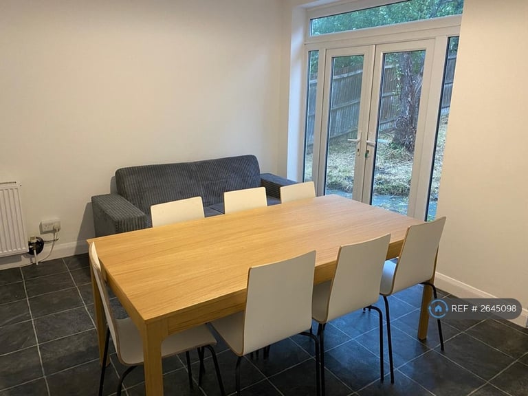 7 bedroom house in Bevendean Crescent, Brighton, BN2 (7 bed) (#2645098)