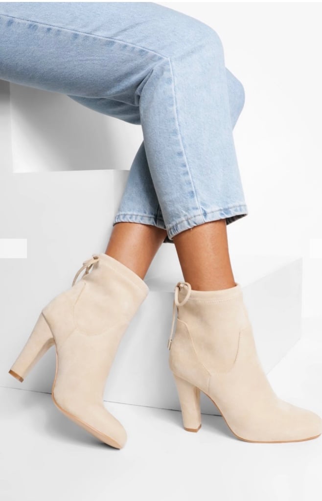 image for Womens shoes Size 7