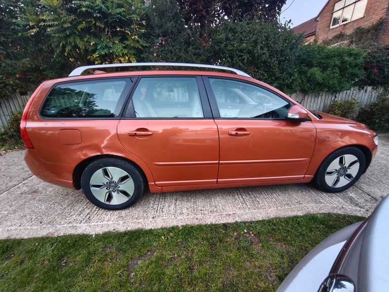 2011 Volvo V50 DRIVe [115] SE Lux 5dr ESTATE Diesel Manual - Image 4