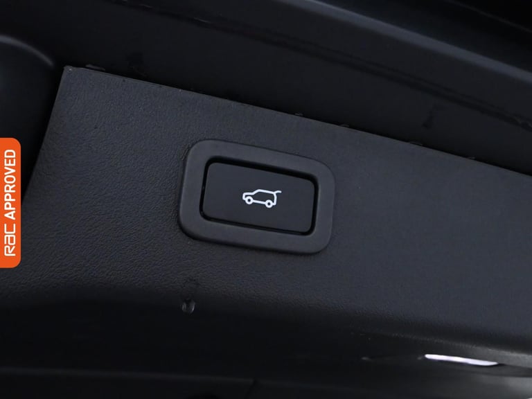 2018 Jaguar XF 2.0i Portfolio 5dr Auto ESTATE PETROL Automatic