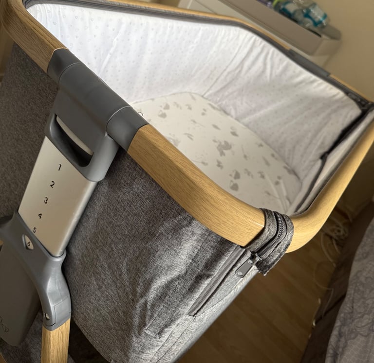 Tutti Bambini Cozee Bedside Crib - Oak & Charcoal